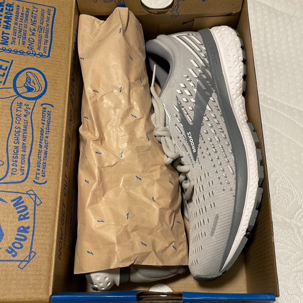 Brooks Ghost 13 Women’s size 10